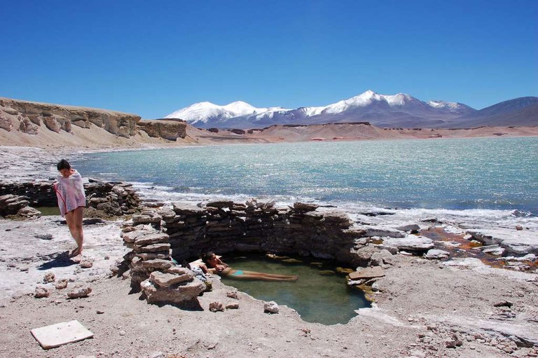 https://mdw-travel-data-us-east-1.s3.amazonaws.com/img/country/Chile/Lake-Ranco-Hot-Springs/img_03.jpg