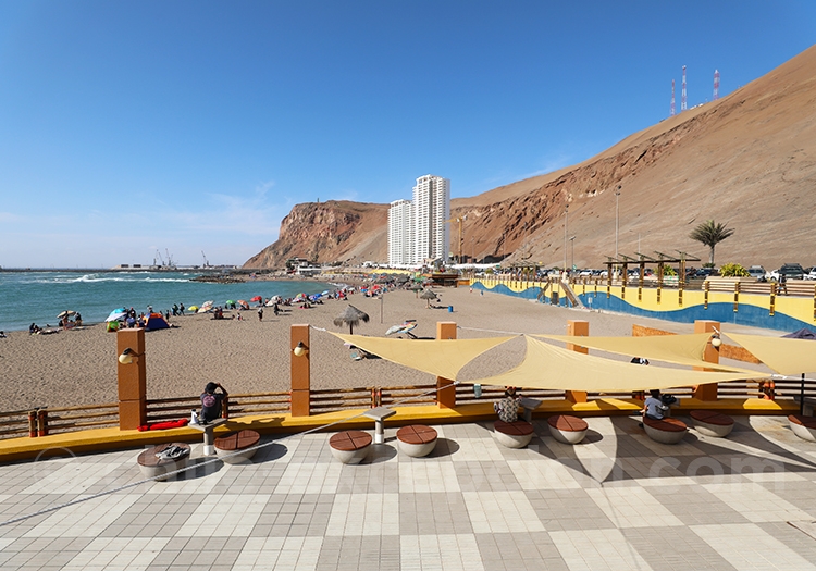 https://mdw-travel-data-us-east-1.s3.amazonaws.com/img/country/Chile/Laucho-Beach/img_02.jpg
