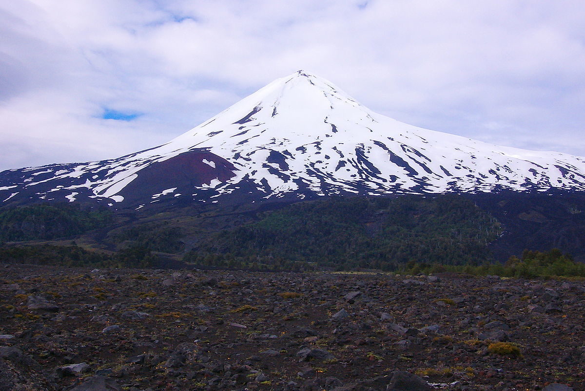 https://mdw-travel-data-us-east-1.s3.amazonaws.com/img/country/Chile/Llaima-Volcano/img_01.jpg