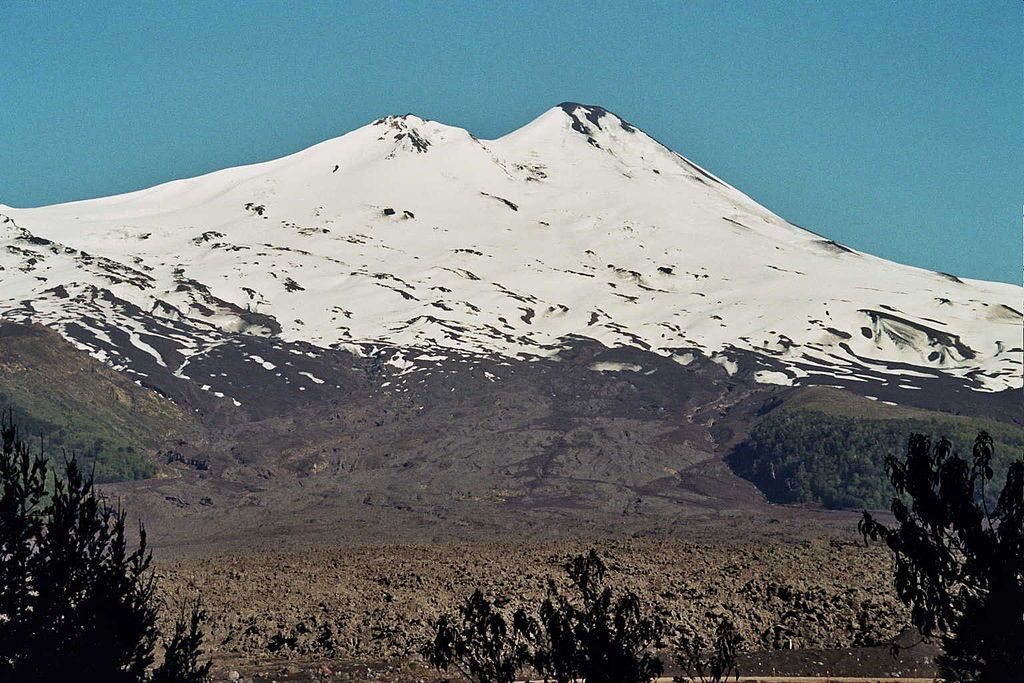 https://mdw-travel-data-us-east-1.s3.amazonaws.com/img/country/Chile/Llaima-Volcano/img_02.jpg