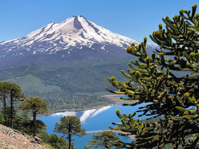 https://mdw-travel-data-us-east-1.s3.amazonaws.com/img/country/Chile/Llaima-Volcano/img_03.jpg