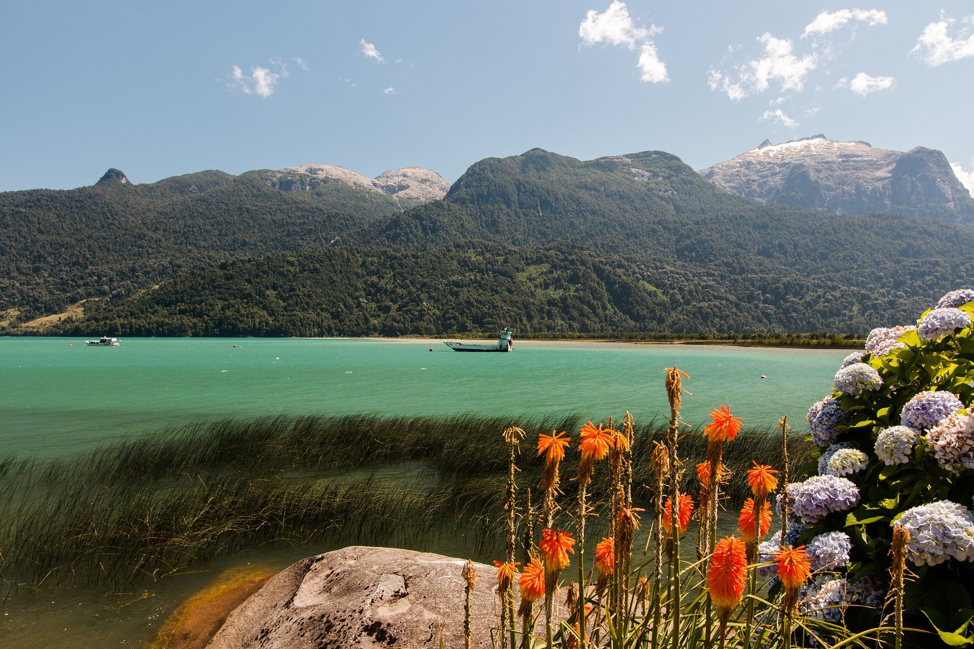 https://mdw-travel-data-us-east-1.s3.amazonaws.com/img/country/Chile/Llanquihue-Lake/img_02.jpg