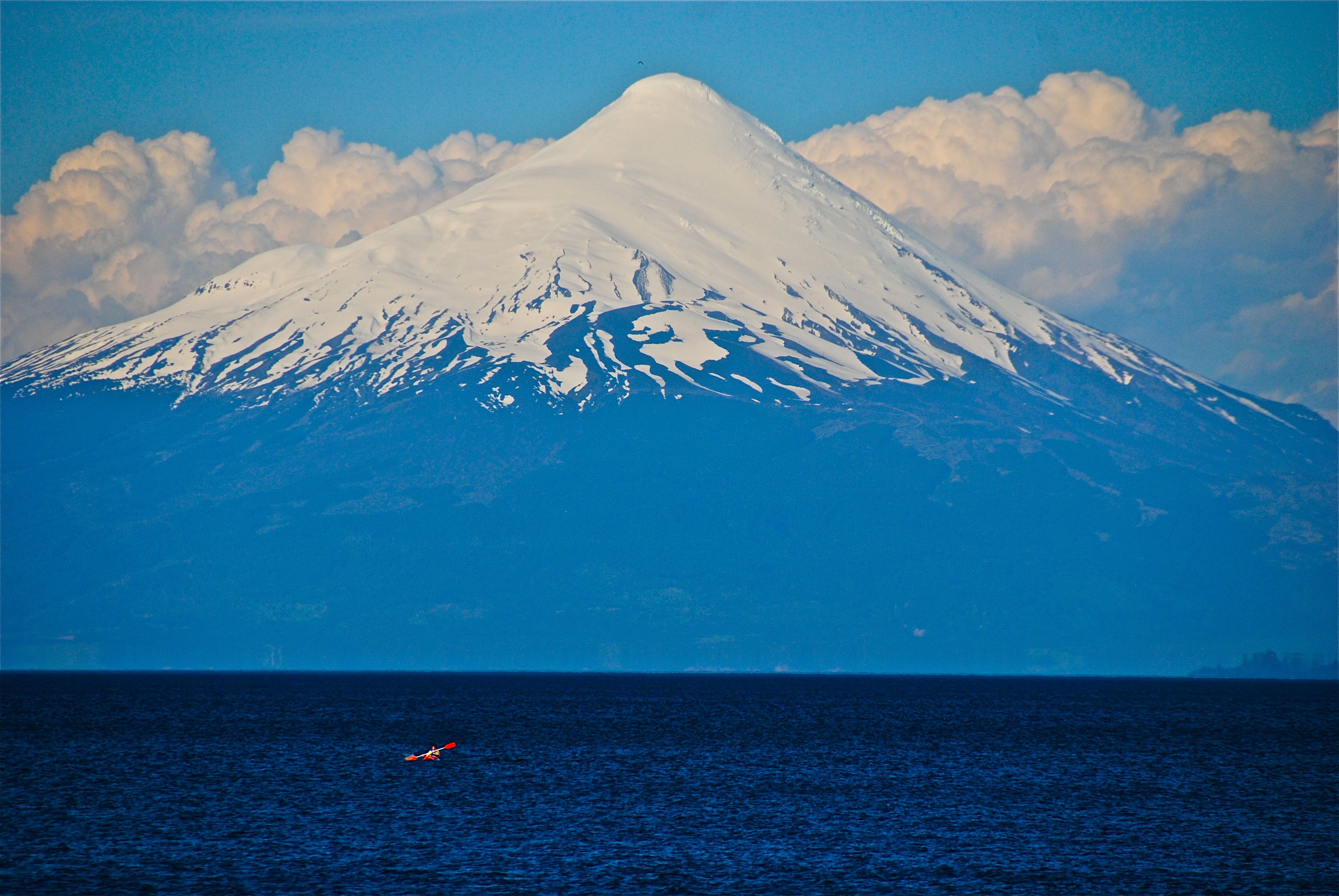 https://mdw-travel-data-us-east-1.s3.amazonaws.com/img/country/Chile/Llanquihue-Lake/img_03.jpg