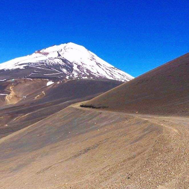 https://mdw-travel-data-us-east-1.s3.amazonaws.com/img/country/Chile/Lonquimay-Volcano/img_03.jpg