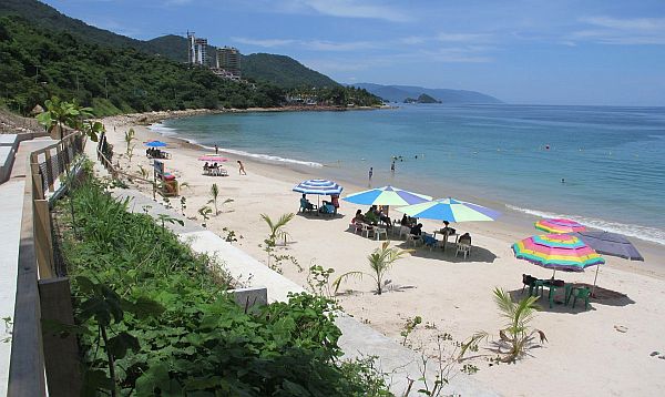 https://mdw-travel-data-us-east-1.s3.amazonaws.com/img/country/Chile/Los-Camarones-Beach/img_03.jpg