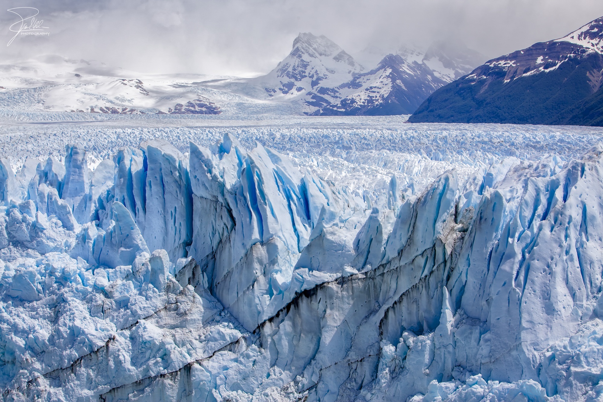 https://mdw-travel-data-us-east-1.s3.amazonaws.com/img/country/Chile/Los-Glaciares-National-Park/img_01.jpg