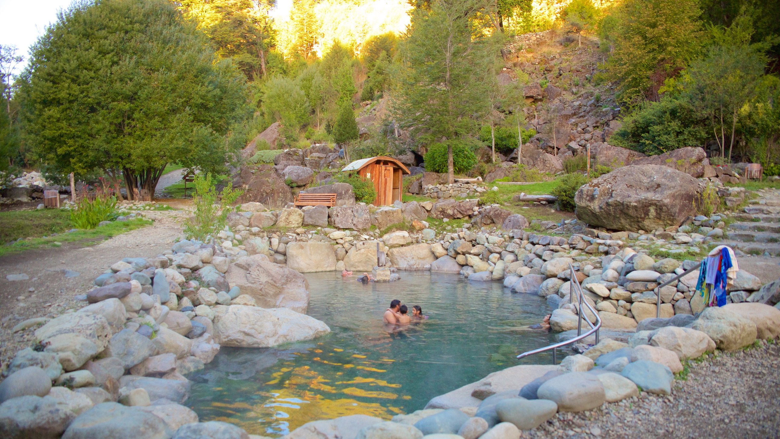 https://mdw-travel-data-us-east-1.s3.amazonaws.com/img/country/Chile/Los-Pozones-Hot-Springs/img_00.jpg