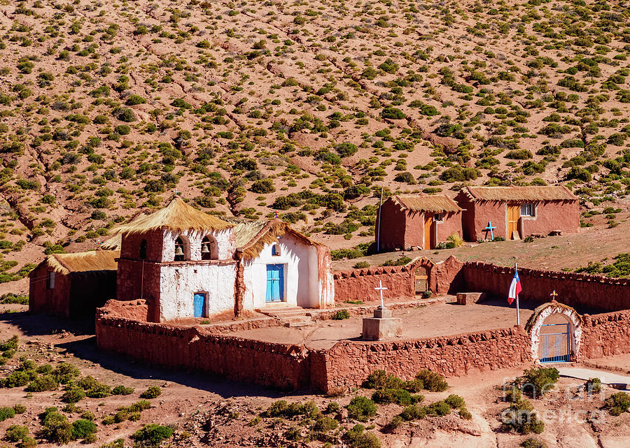 https://mdw-travel-data-us-east-1.s3.amazonaws.com/img/country/Chile/Machuca/img_00.jpg