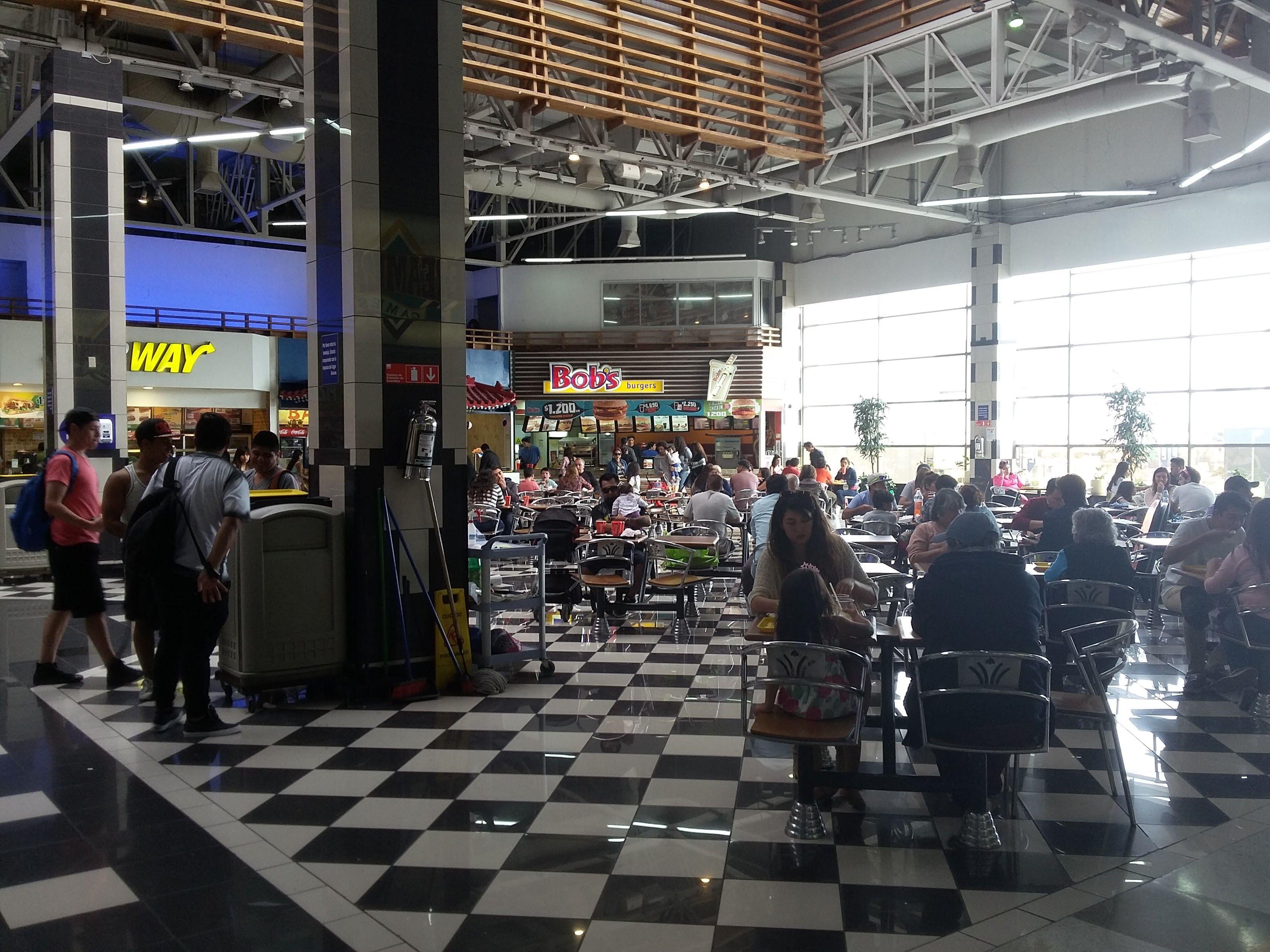 https://mdw-travel-data-us-east-1.s3.amazonaws.com/img/country/Chile/Mall-Plaza-Iquique/img_01.jpg