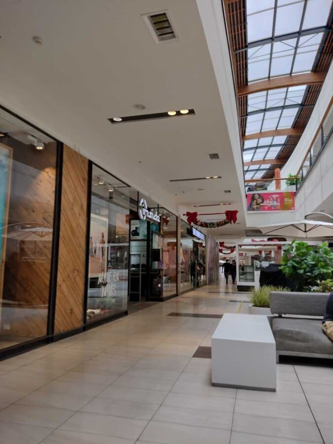 https://mdw-travel-data-us-east-1.s3.amazonaws.com/img/country/Chile/Mall-Plaza-Iquique/img_02.jpg