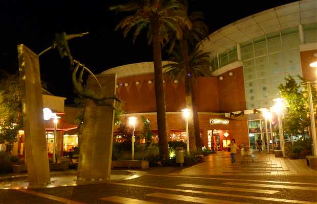 https://mdw-travel-data-us-east-1.s3.amazonaws.com/img/country/Chile/Mall-Plaza-Trebol/img_01.jpg