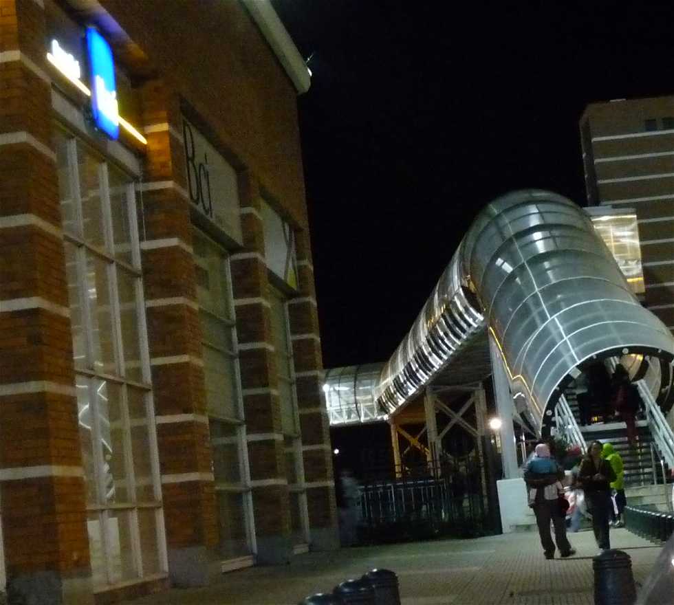 https://mdw-travel-data-us-east-1.s3.amazonaws.com/img/country/Chile/Mall-Plaza-Trebol/img_02.jpg