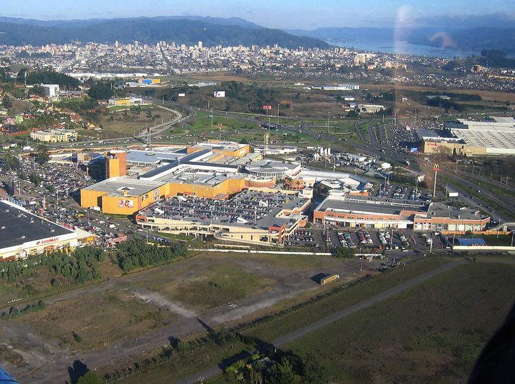 https://mdw-travel-data-us-east-1.s3.amazonaws.com/img/country/Chile/Mall-Plaza-Trebol/img_03.jpg