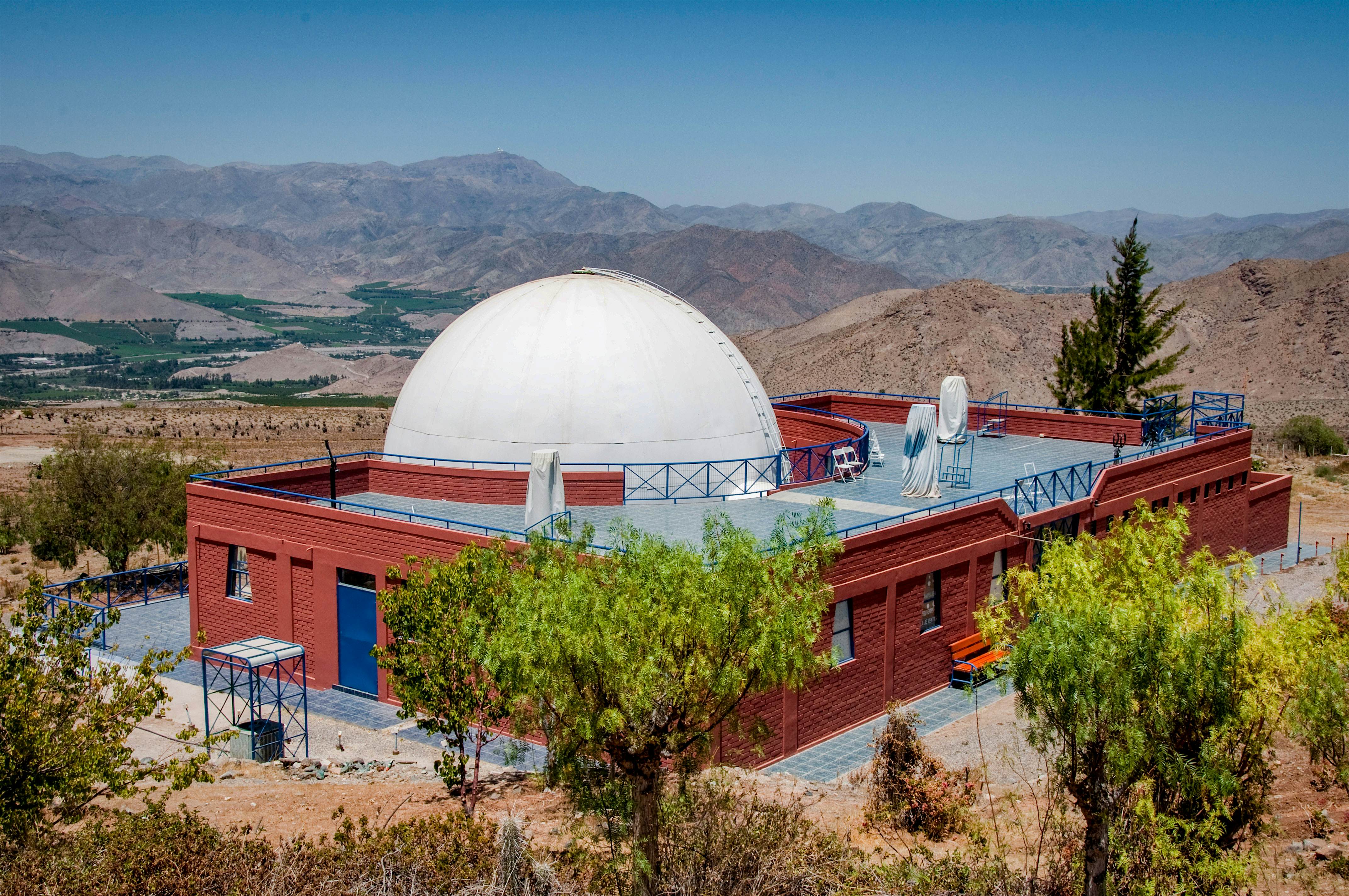 https://mdw-travel-data-us-east-1.s3.amazonaws.com/img/country/Chile/Mamalluca-Astronomical-Observatory/img_00.jpg