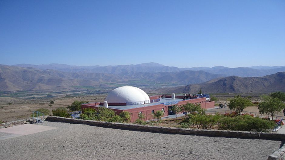 https://mdw-travel-data-us-east-1.s3.amazonaws.com/img/country/Chile/Mamalluca-Observatory/img_01.jpg