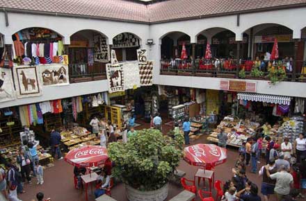 https://mdw-travel-data-us-east-1.s3.amazonaws.com/img/country/Chile/Mercado-Municipal-La-Recova/img_02.jpg