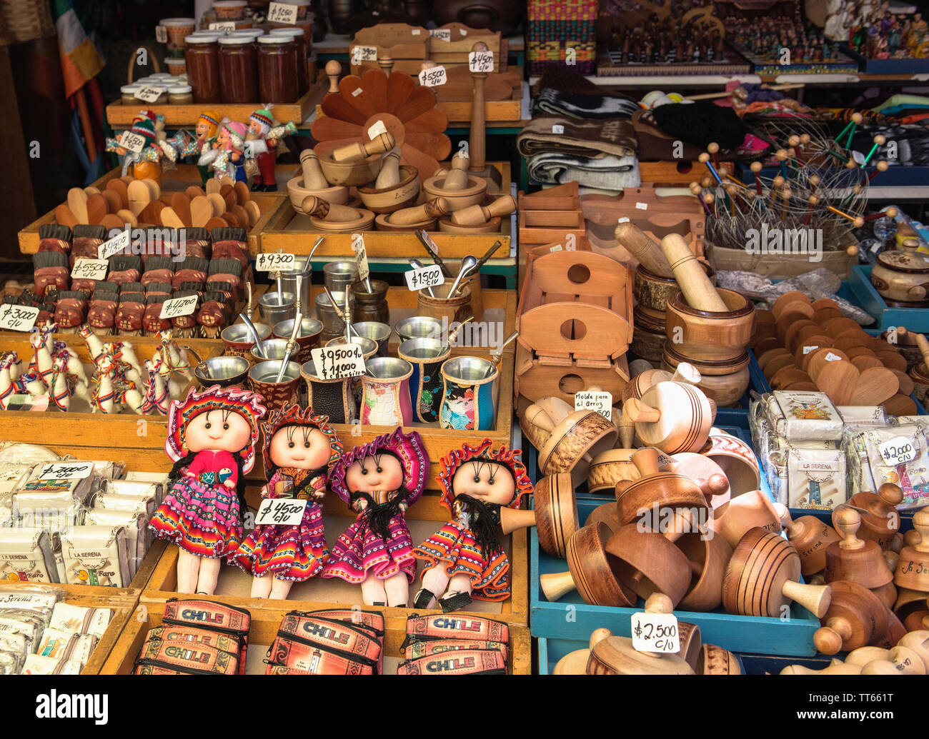https://mdw-travel-data-us-east-1.s3.amazonaws.com/img/country/Chile/Mercado-Municipal-La-Recova/img_03.jpg