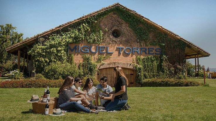 https://mdw-travel-data-us-east-1.s3.amazonaws.com/img/country/Chile/Miguel-Torres-Visitor-Center/img_00.jpg