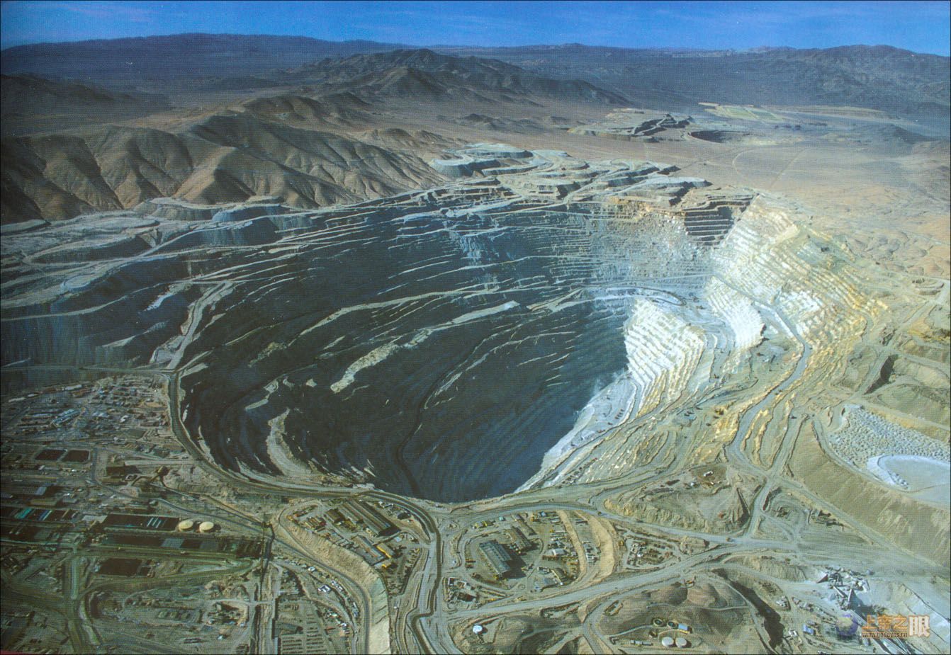 https://mdw-travel-data-us-east-1.s3.amazonaws.com/img/country/Chile/Mina-de-Chuquicamata/img_02.jpg
