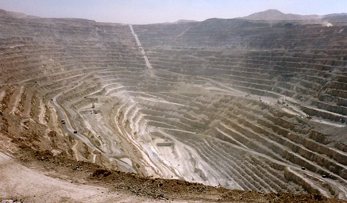 https://mdw-travel-data-us-east-1.s3.amazonaws.com/img/country/Chile/Mina-de-Chuquicamata/img_03.jpg