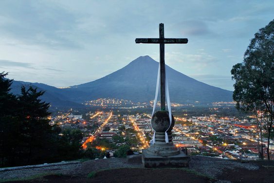 https://mdw-travel-data-us-east-1.s3.amazonaws.com/img/country/Chile/Mirador-Cerro-De-La-Cruz/img_00.jpg