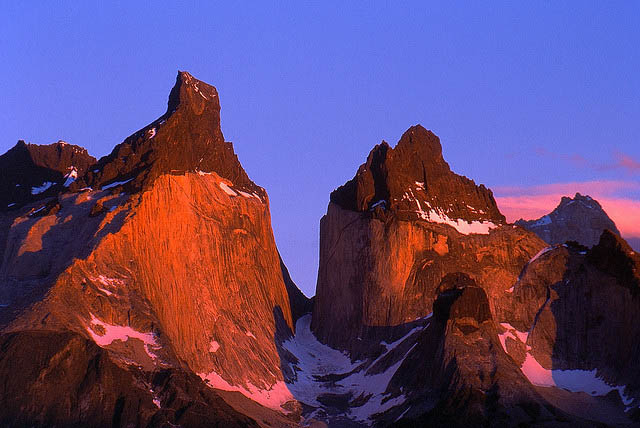 https://mdw-travel-data-us-east-1.s3.amazonaws.com/img/country/Chile/Monumento-Nacional-Paine/img_02.jpg