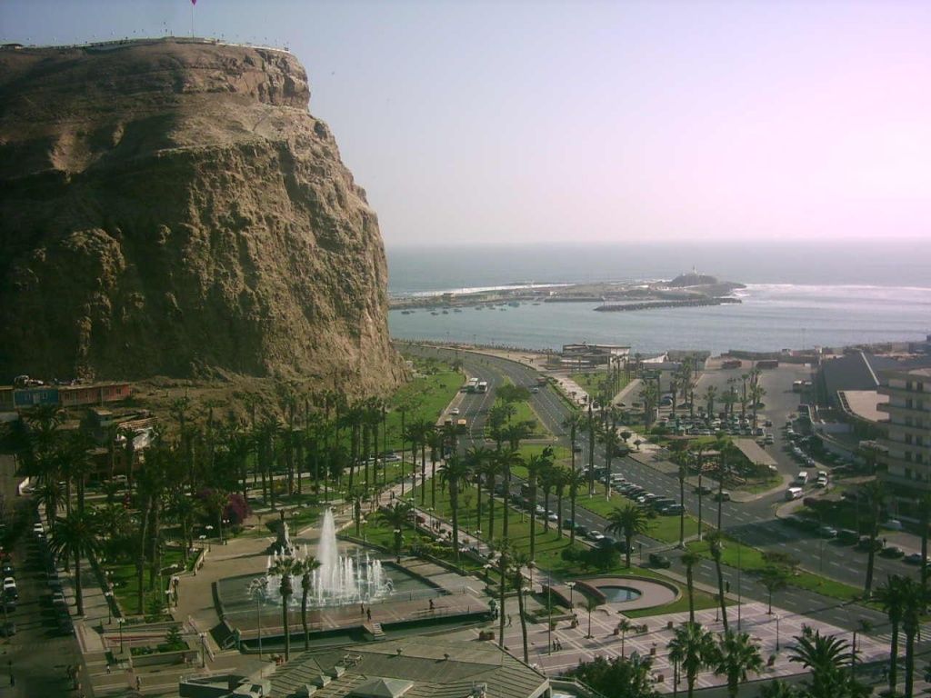 https://mdw-travel-data-us-east-1.s3.amazonaws.com/img/country/Chile/Morro-Arica/img_03.jpg