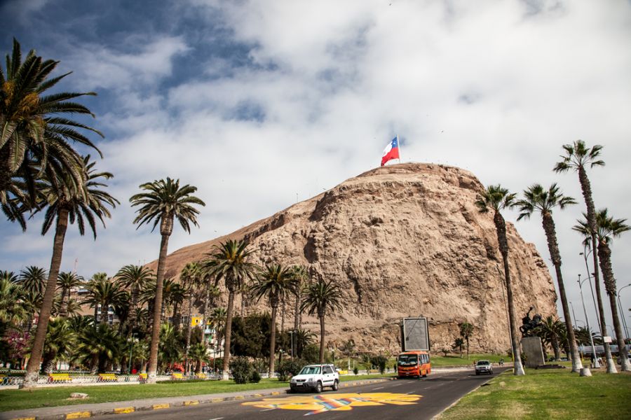 https://mdw-travel-data-us-east-1.s3.amazonaws.com/img/country/Chile/Morro-de-Arica/img_03.jpg
