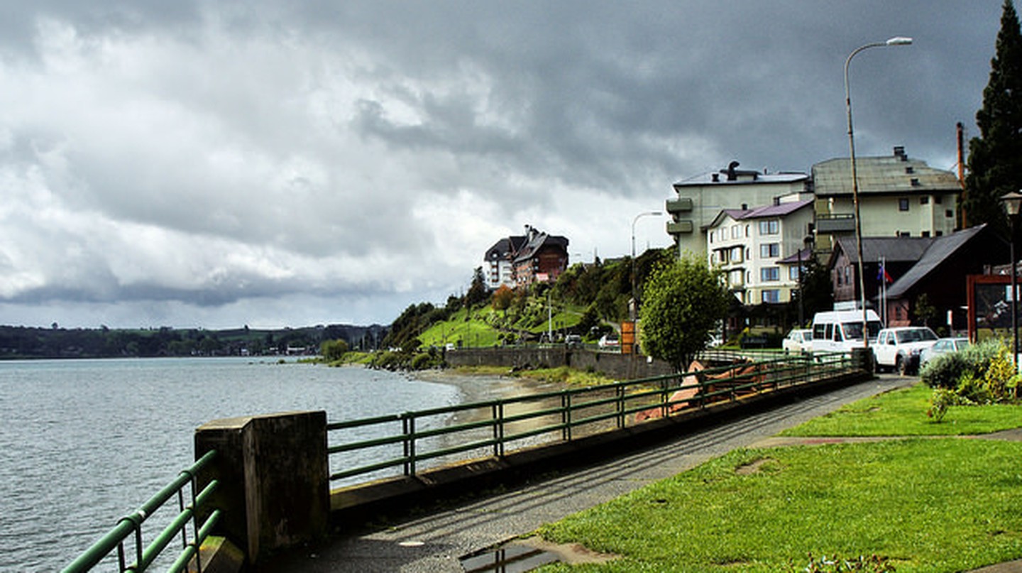 https://mdw-travel-data-us-east-1.s3.amazonaws.com/img/country/Chile/Muelle-de-Puerto-Varas/img_02.jpg