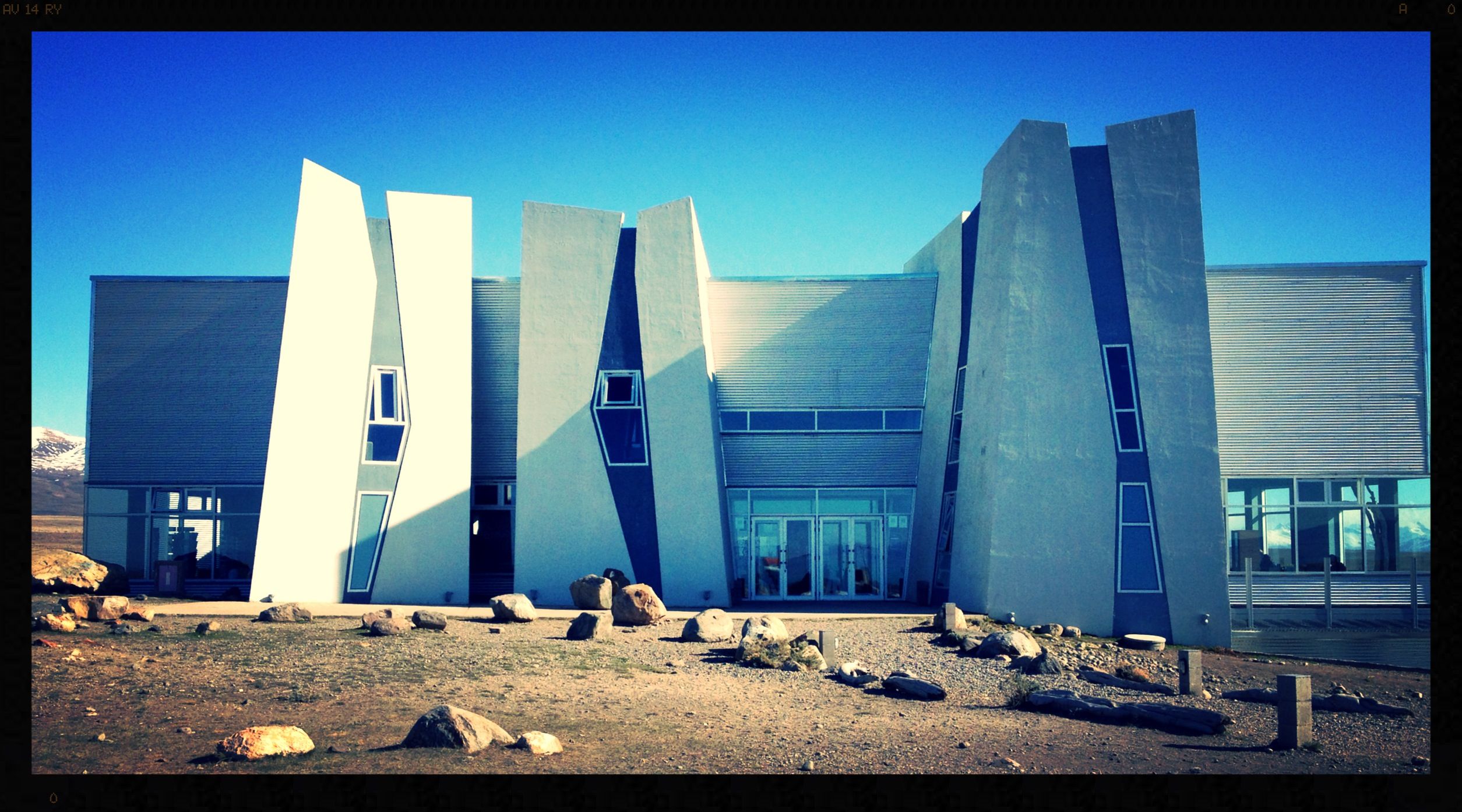 https://mdw-travel-data-us-east-1.s3.amazonaws.com/img/country/Chile/Museo-Del-Hielo/img_00.jpg