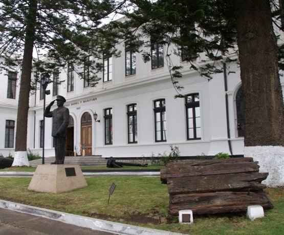 https://mdw-travel-data-us-east-1.s3.amazonaws.com/img/country/Chile/Museo-Naval-Y-Maritimo/img_00.jpg