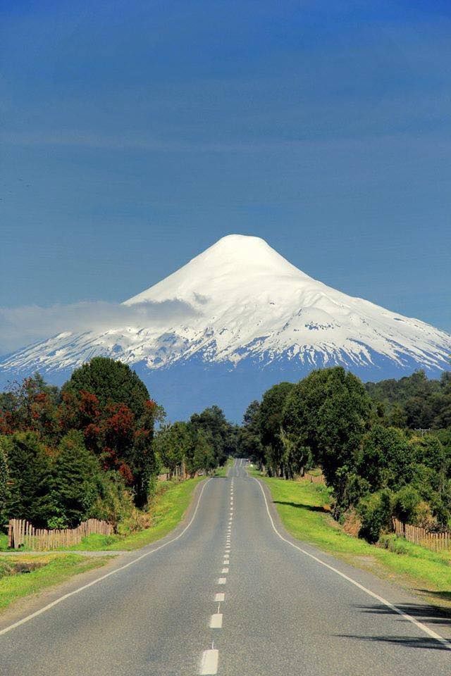 https://mdw-travel-data-us-east-1.s3.amazonaws.com/img/country/Chile/Osorno-Volcano/img_01.jpg