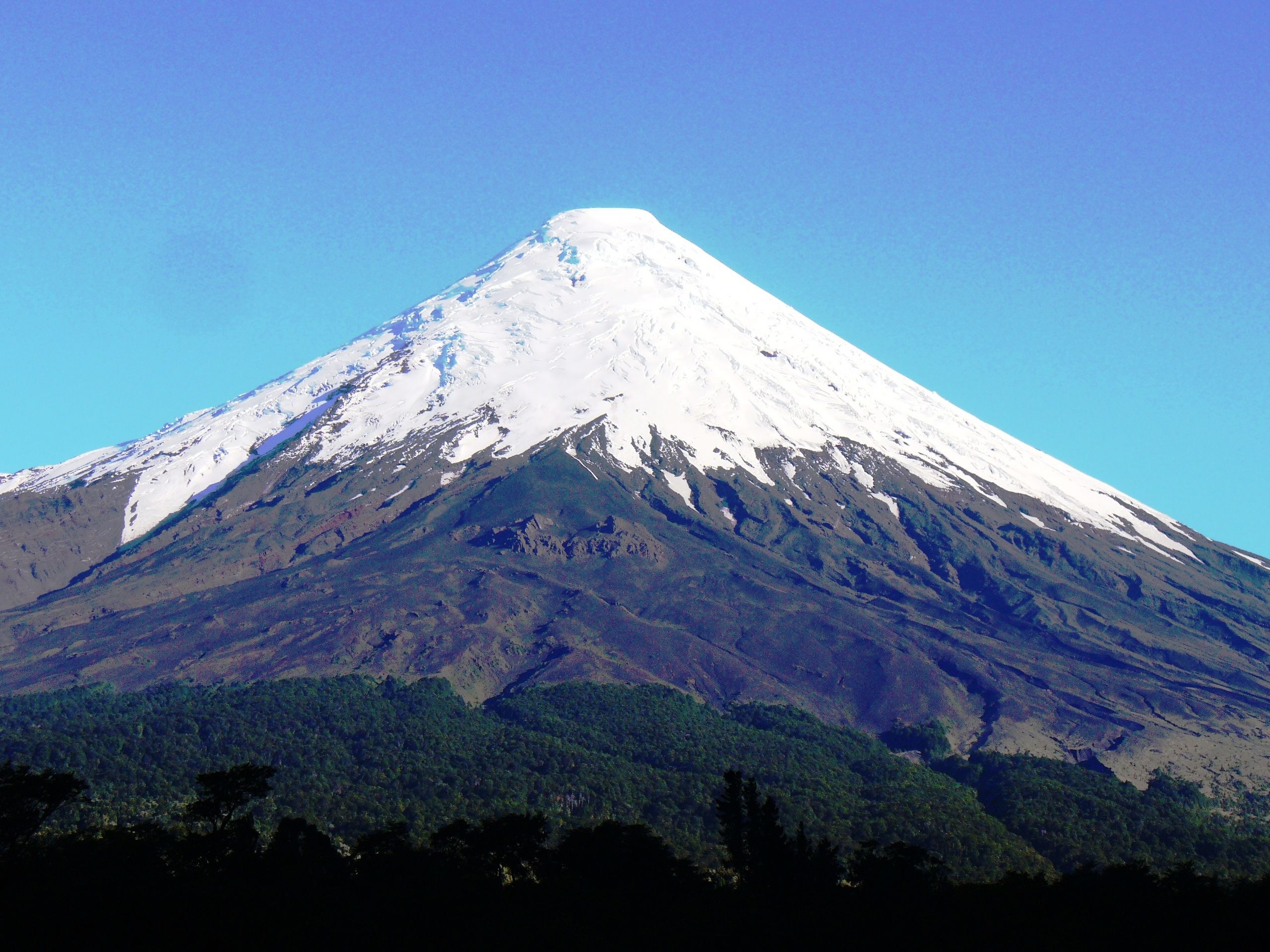 https://mdw-travel-data-us-east-1.s3.amazonaws.com/img/country/Chile/Osorno-Volcano/img_02.jpg