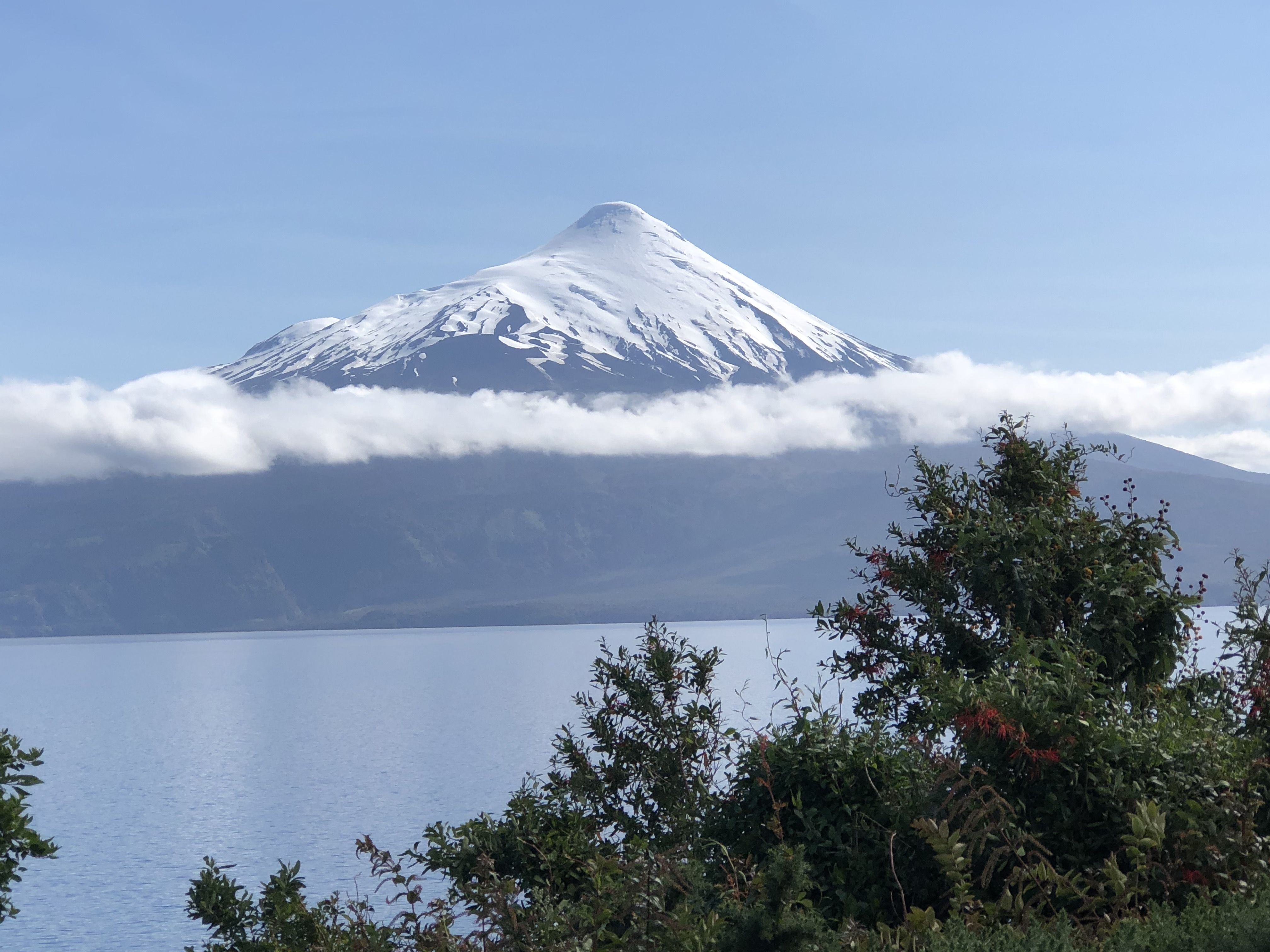 https://mdw-travel-data-us-east-1.s3.amazonaws.com/img/country/Chile/Osorno-Volcano/img_03.jpg