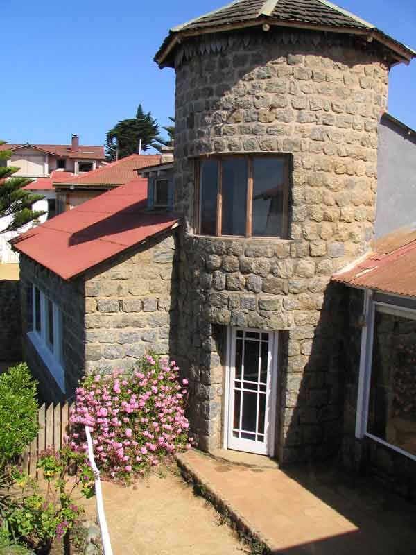 https://mdw-travel-data-us-east-1.s3.amazonaws.com/img/country/Chile/Pablo-Nerudas-House-in-Isla-Negra/img_01.jpg