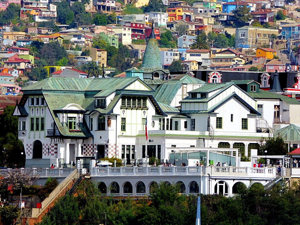 https://mdw-travel-data-us-east-1.s3.amazonaws.com/img/country/Chile/Palacio-Baburizza/img_02.jpg