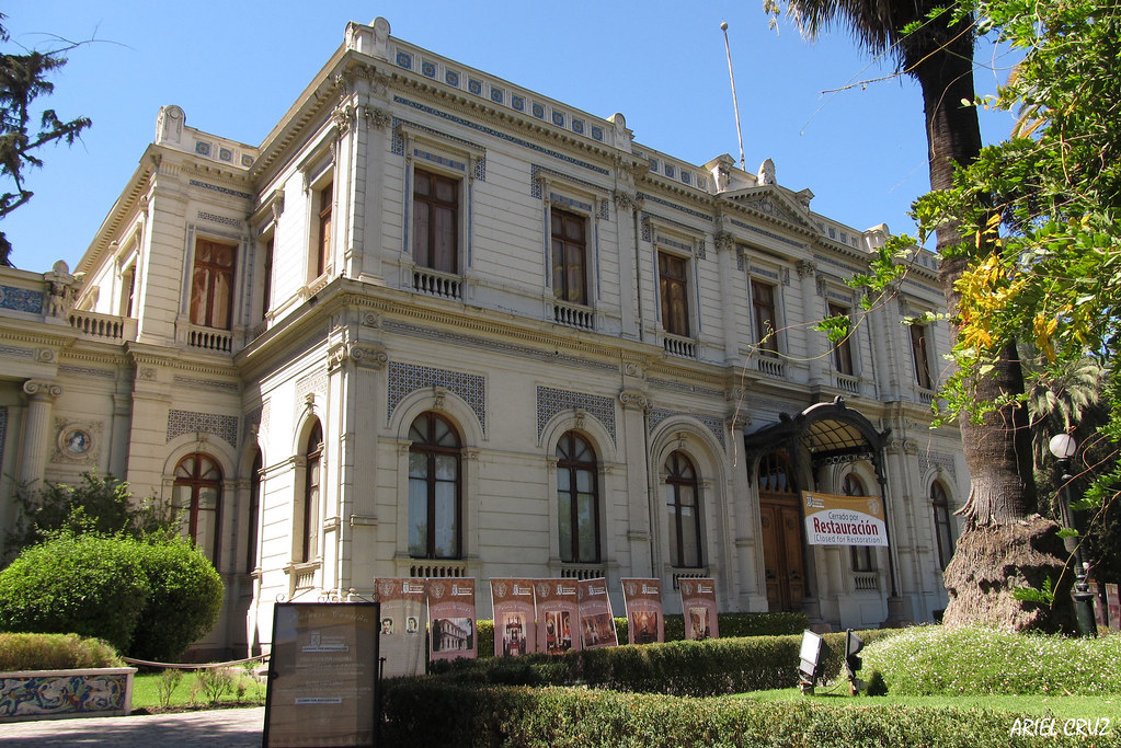 https://mdw-travel-data-us-east-1.s3.amazonaws.com/img/country/Chile/Palacio-Cousino/img_00.jpg