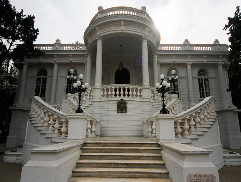 https://mdw-travel-data-us-east-1.s3.amazonaws.com/img/country/Chile/Palacio-Rioja/img_01.jpg