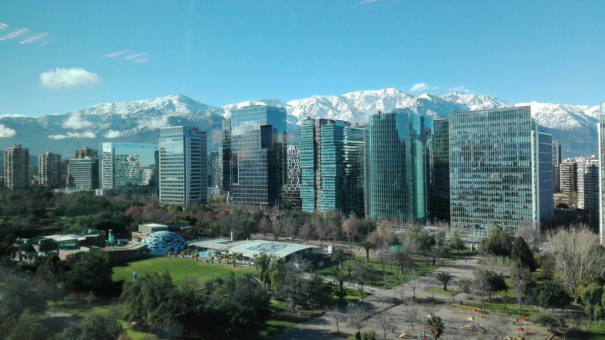 https://mdw-travel-data-us-east-1.s3.amazonaws.com/img/country/Chile/Parque-Arauco/img_02.jpg