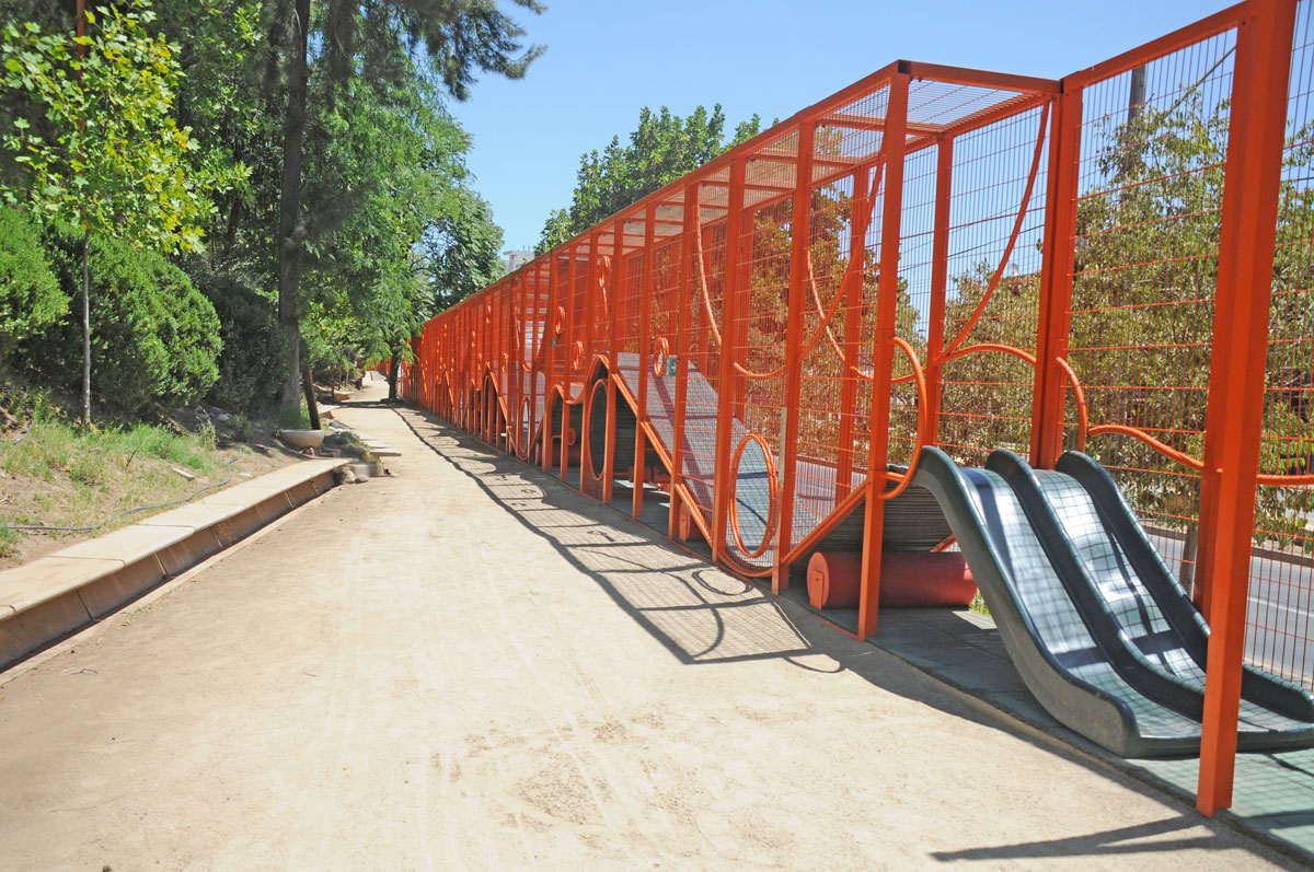 https://mdw-travel-data-us-east-1.s3.amazonaws.com/img/country/Chile/Parque-Bicentenario-de-la-Infancia/img_02.jpg