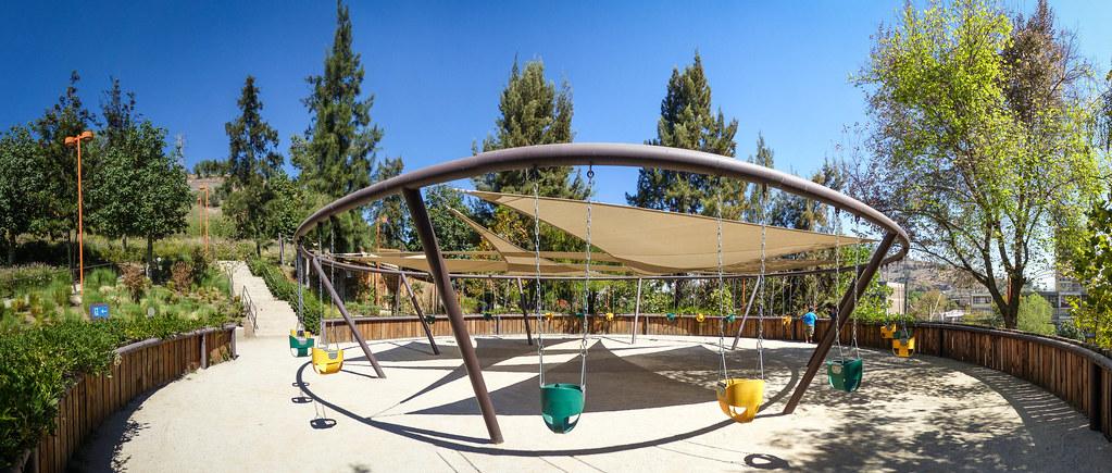 https://mdw-travel-data-us-east-1.s3.amazonaws.com/img/country/Chile/Parque-Bicentenario-de-la-Infancia/img_03.jpg