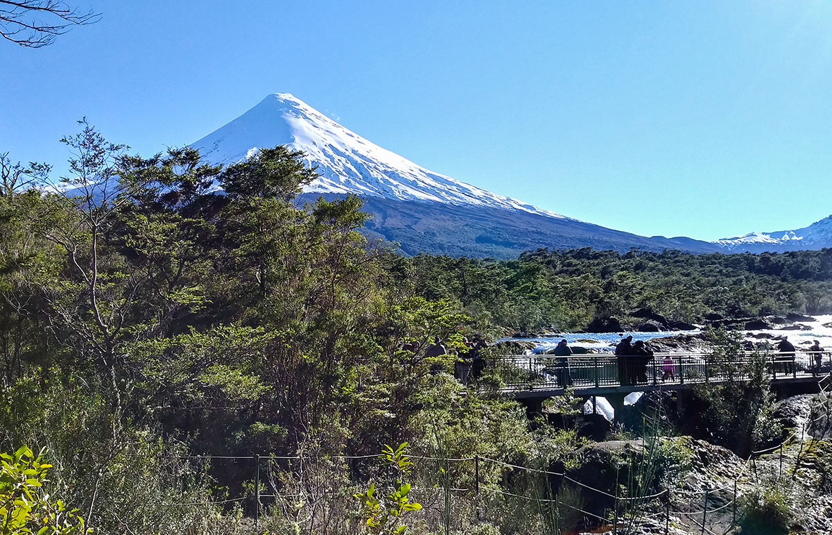 https://mdw-travel-data-us-east-1.s3.amazonaws.com/img/country/Chile/Parque-Nacional-Vicente-Perez-Rosales/img_03.jpg