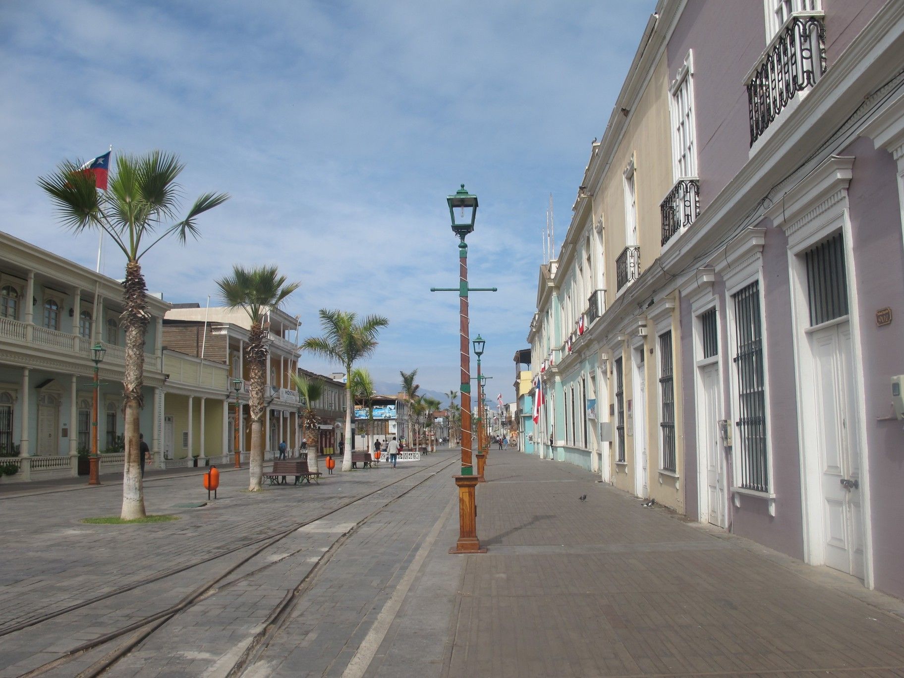 https://mdw-travel-data-us-east-1.s3.amazonaws.com/img/country/Chile/Paseo-Baquedano/img_02.jpg