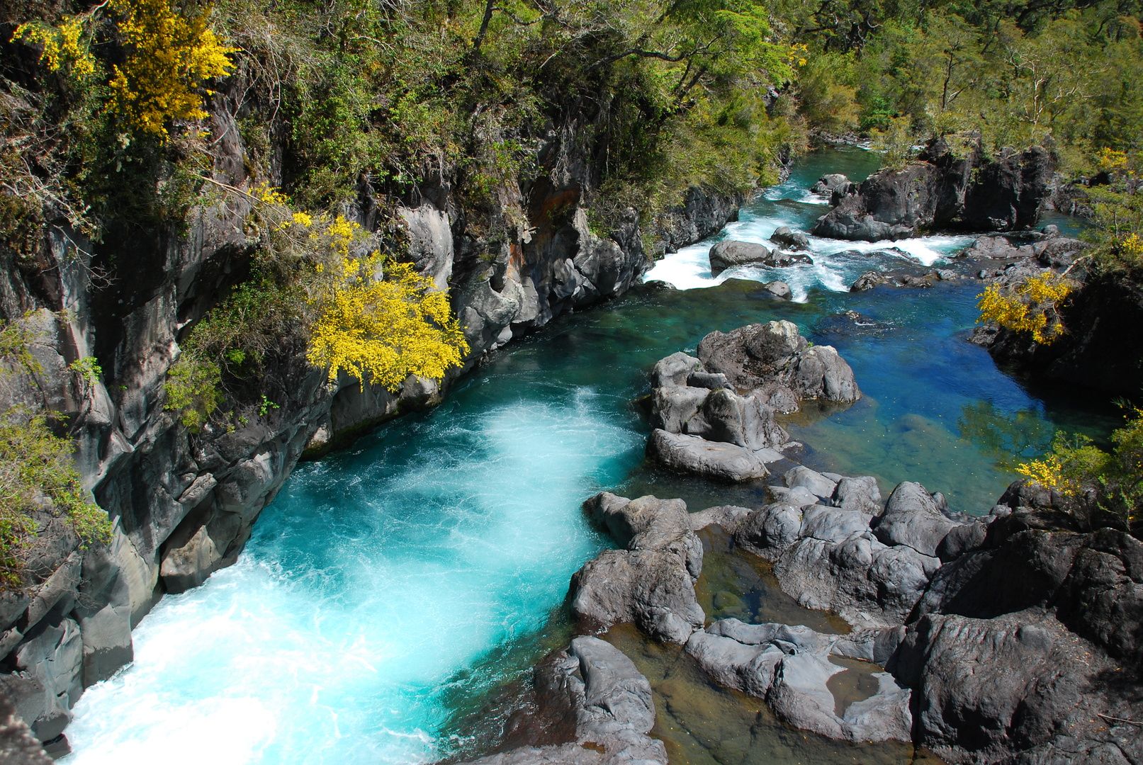 https://mdw-travel-data-us-east-1.s3.amazonaws.com/img/country/Chile/Petrohue-Waterfalls/img_01.jpg