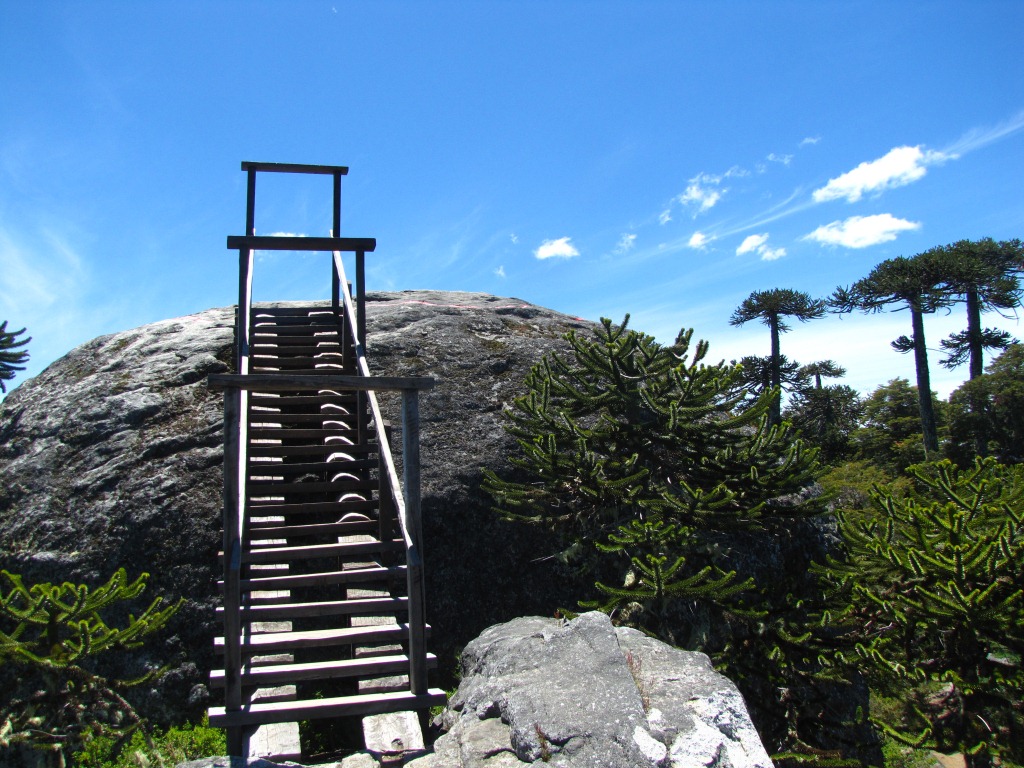 https://mdw-travel-data-us-east-1.s3.amazonaws.com/img/country/Chile/Piedra-del-Aguila/img_02.jpg