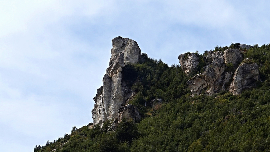 https://mdw-travel-data-us-east-1.s3.amazonaws.com/img/country/Chile/Piedra-del-Aguila/img_03.jpg