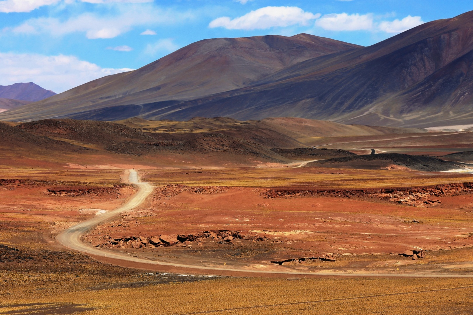 https://mdw-travel-data-us-east-1.s3.amazonaws.com/img/country/Chile/Piedras-Rojas/img_03.jpg