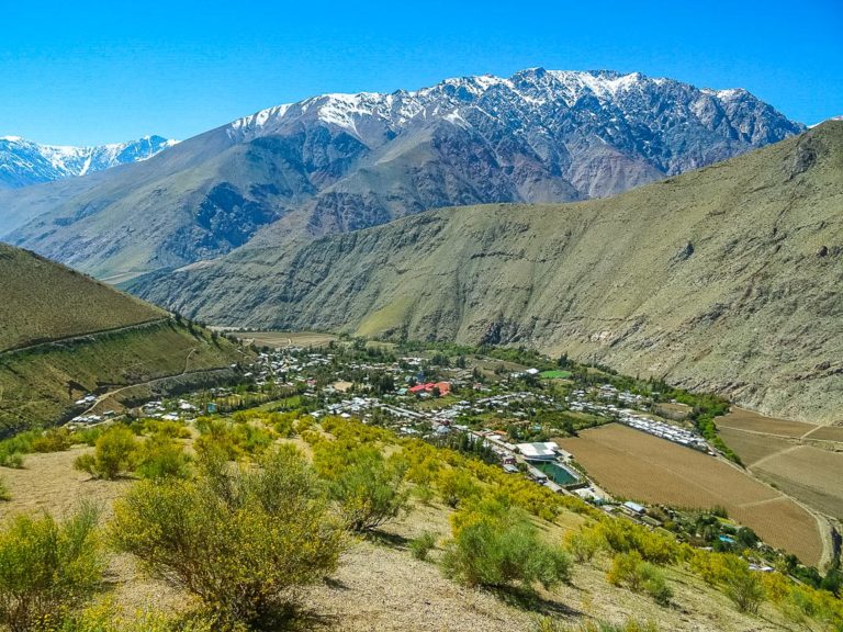 https://mdw-travel-data-us-east-1.s3.amazonaws.com/img/country/Chile/Pisco-Elqui/img_03.jpg