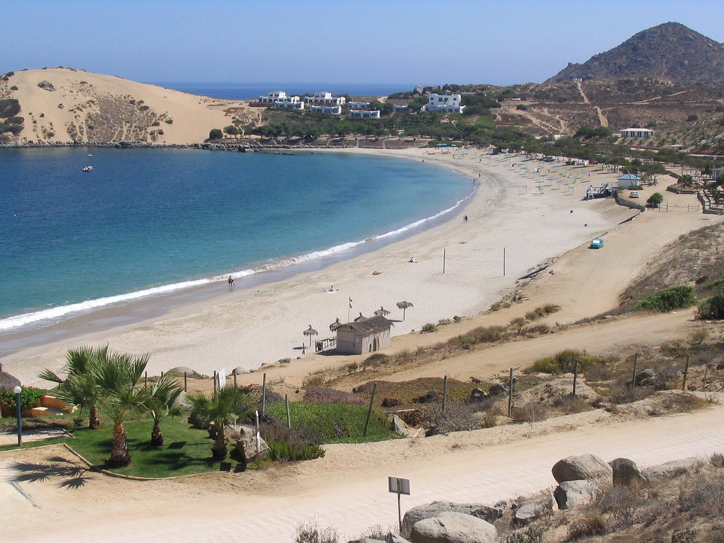 https://mdw-travel-data-us-east-1.s3.amazonaws.com/img/country/Chile/Playa-Blanca/img_01.jpg
