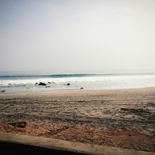 https://mdw-travel-data-us-east-1.s3.amazonaws.com/img/country/Chile/Playa-Huayquique/img_03.jpg